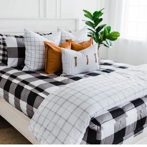 EUC TEIN BEDDYS SET buffalo plaid.